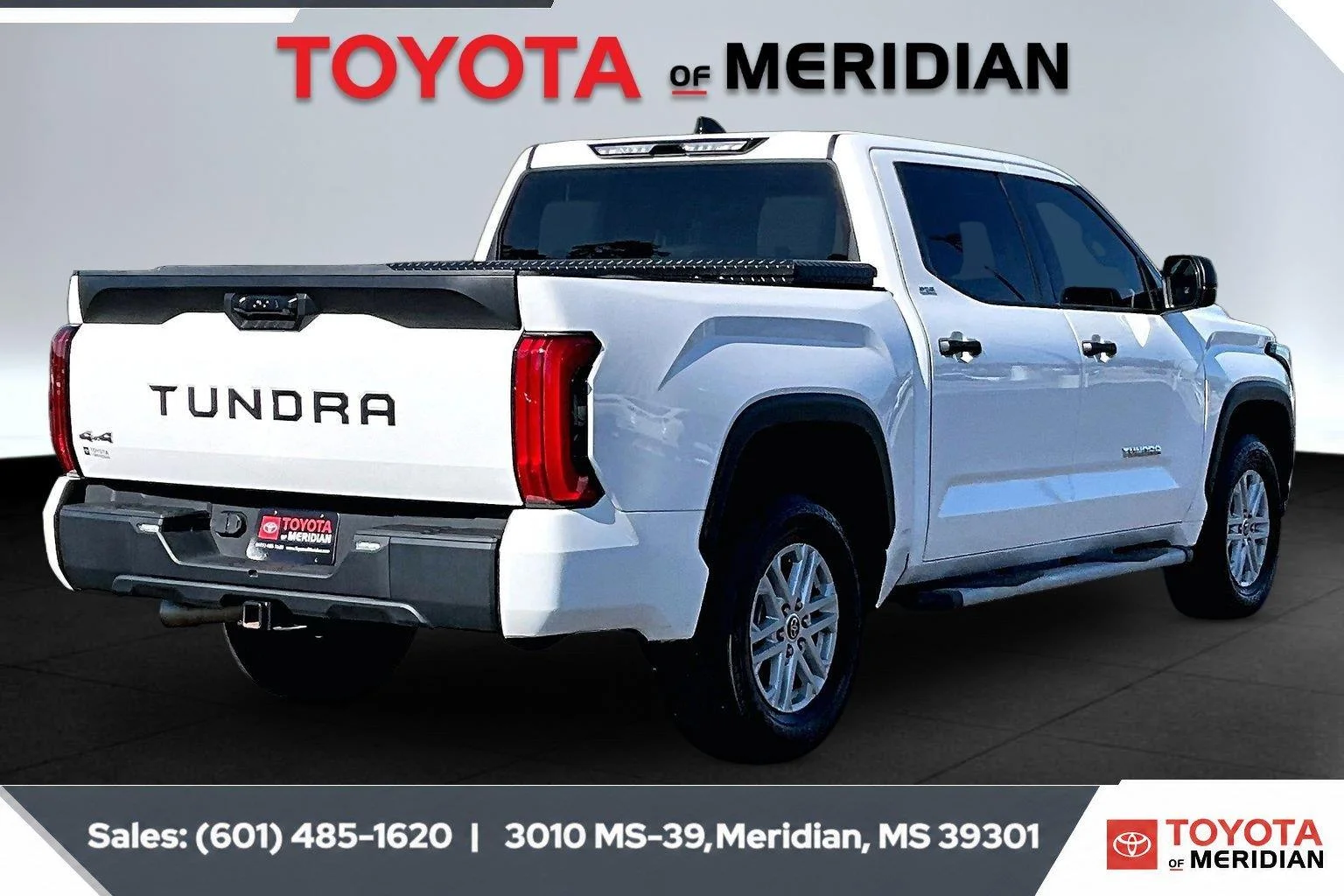Used 2023 Ice Cap Toyota SR5 image 11
