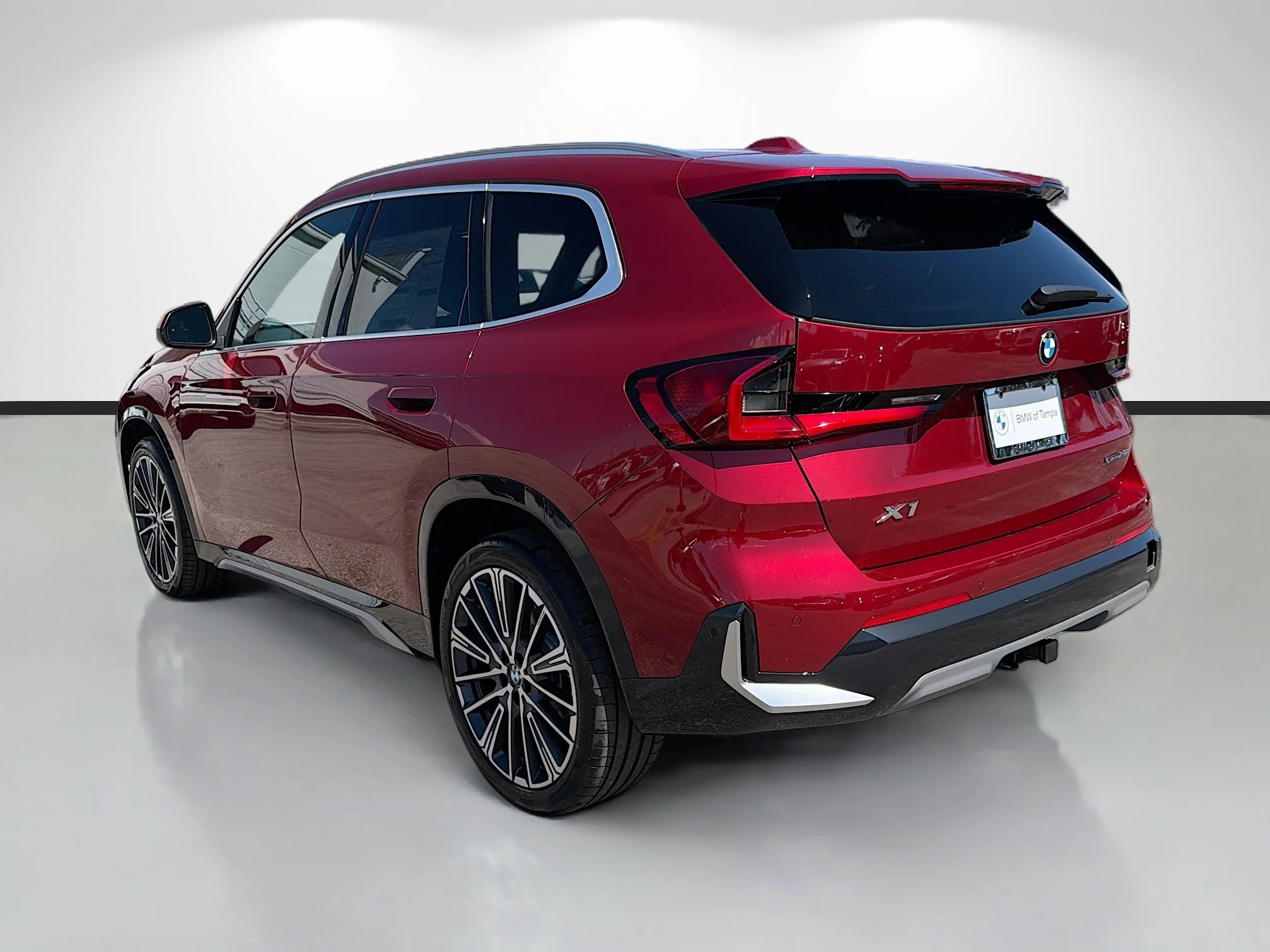 New 2026 Vegas Red Metallic BMW xDrive28i image 5