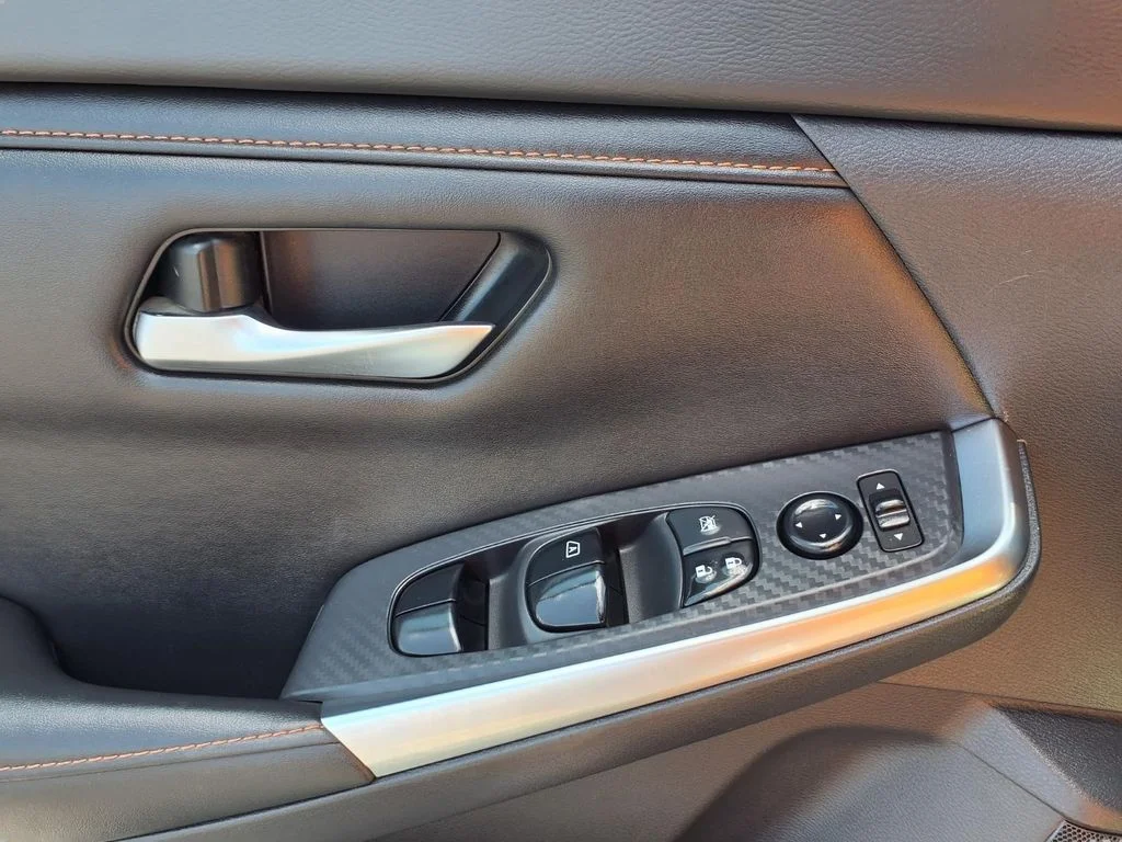Used 2022 Gray Nissan SR image 17