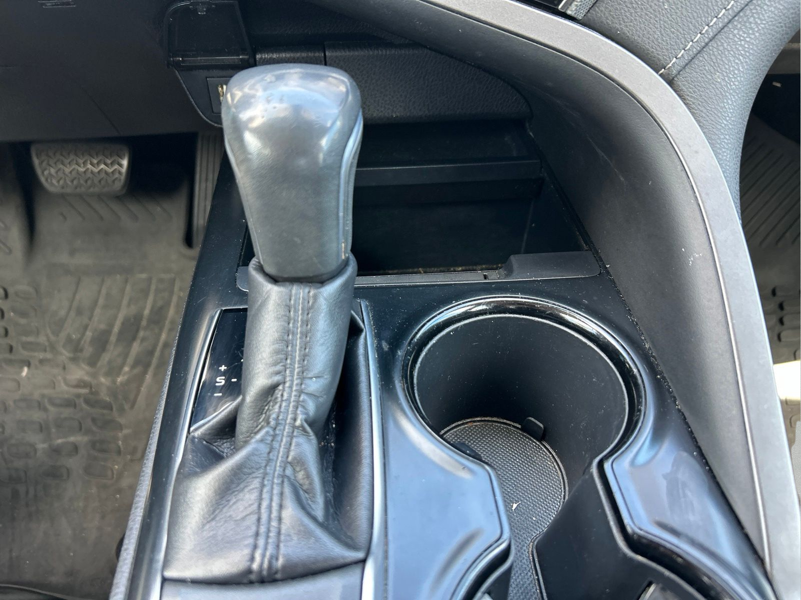 Used 2019 Blue Toyota SE image 17