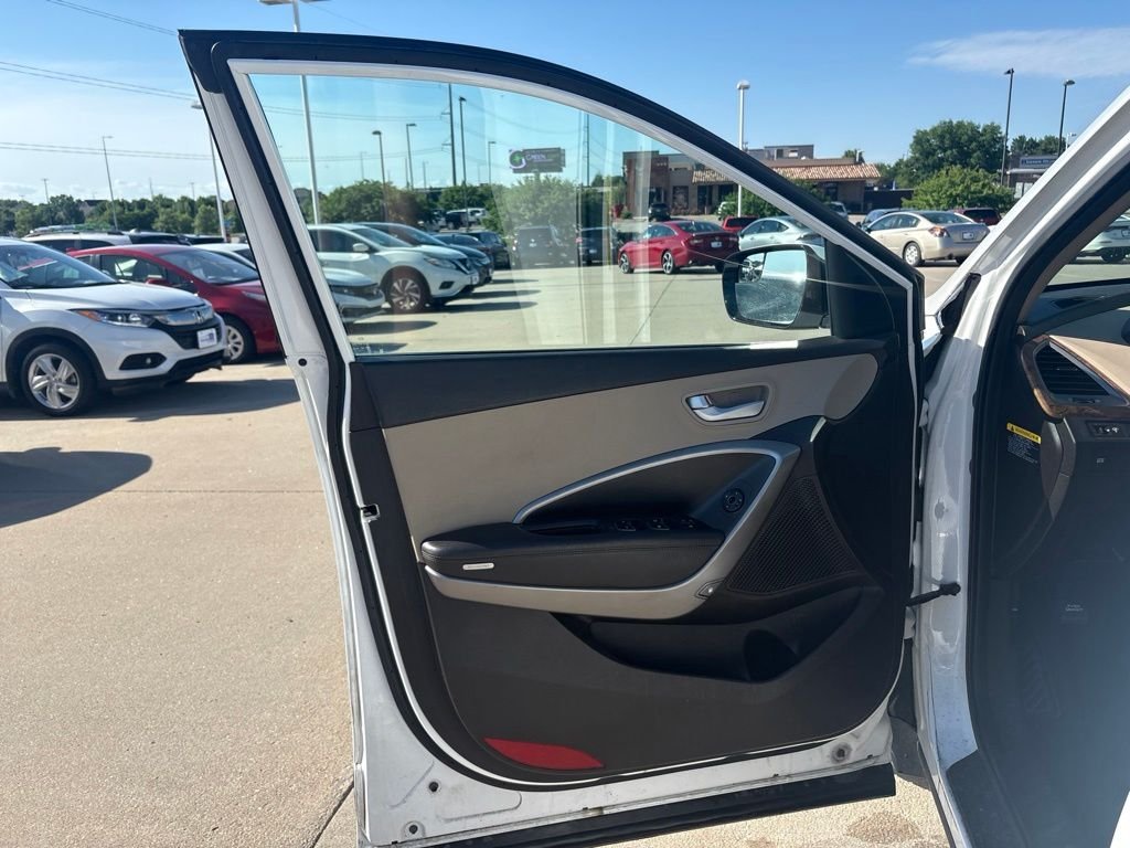 Used 2016 White Hyundai 2.4 Base image 9