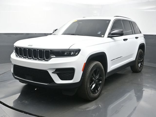 Used 2024 White Jeep Laredo X image 3