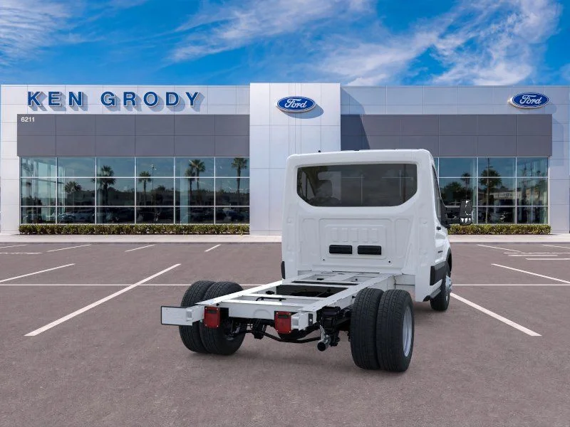 New 2026 Oxford White Ford Base image 9
