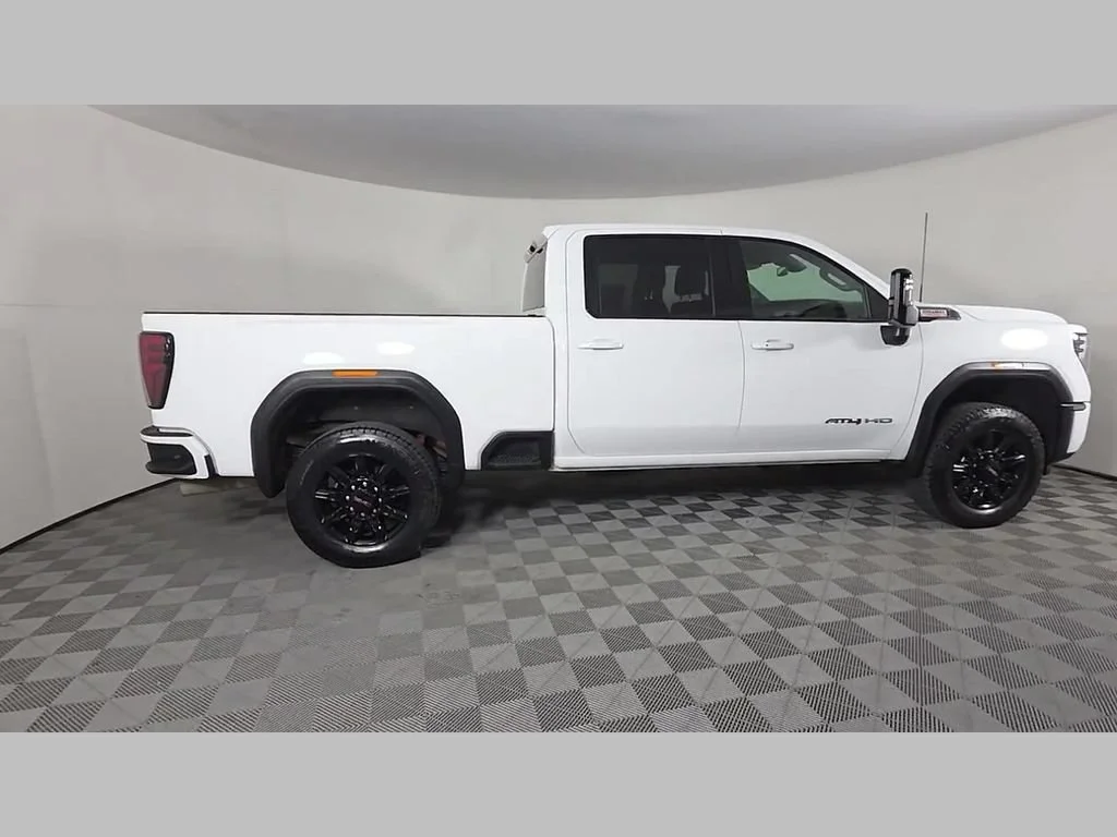 Used 2025 Summit White GMC AT4 image 39