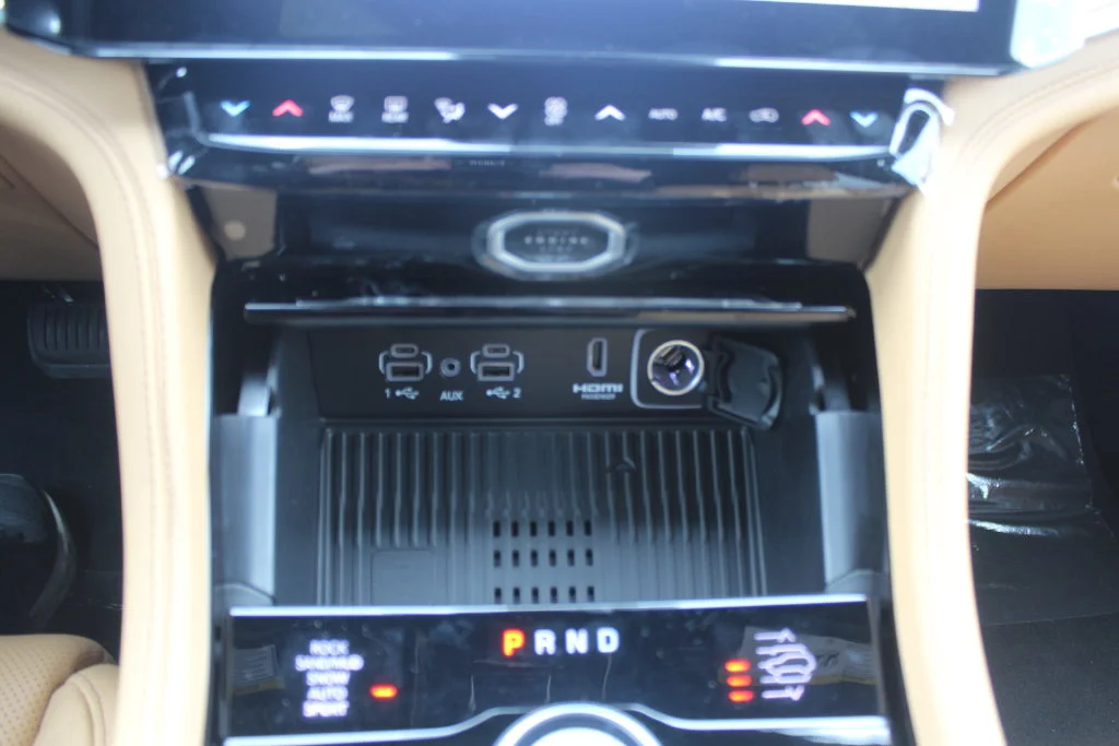 New 2027 Bright White Clear-Coat Paint Jeep Summit image 16