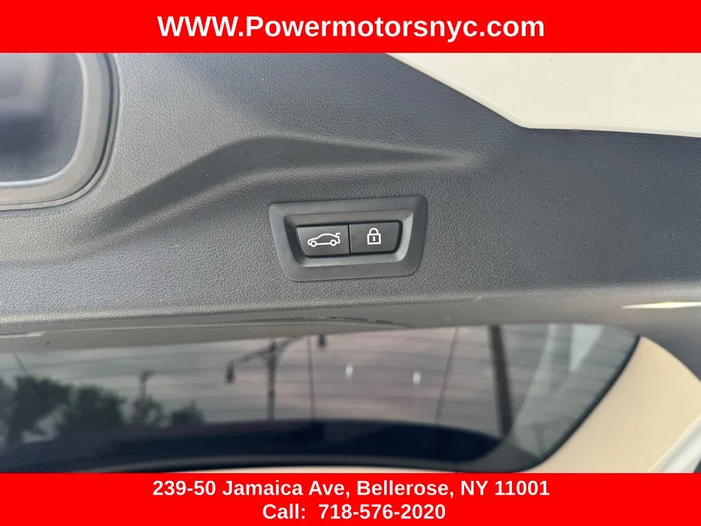 Used 2022 White BMW xDrive40i image 26