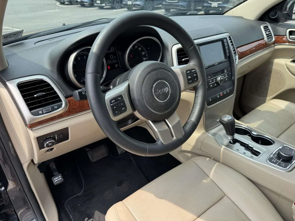 Used 2013 Gray Jeep Limited image 2