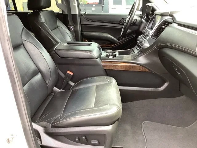 Used 2019 SILVER ICE METALLIC Chevrolet LT image 17