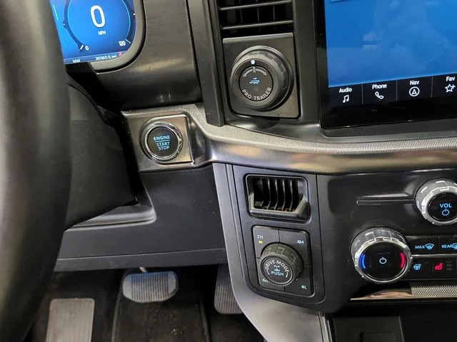 Used 2024  Ford Lariat image 29