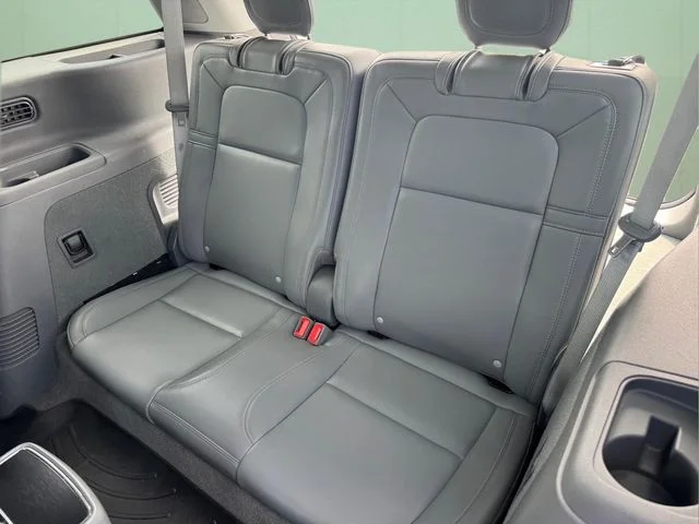 Used 2020 Blue Lincoln Reserve image 12