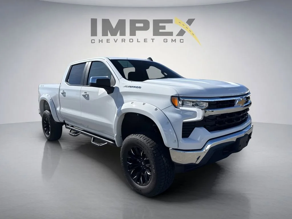 Used 2025 Summit White Chevrolet LT image 7