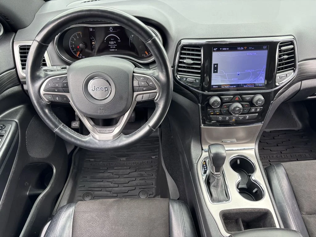 Used 2021 Red Jeep Laredo X image 3