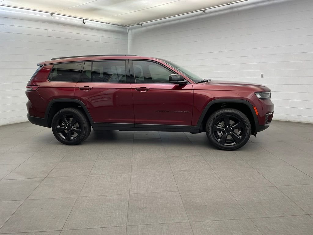 New 2025 Velvet Red Pearl-Coat Exterior Paint Jeep Limited image 2