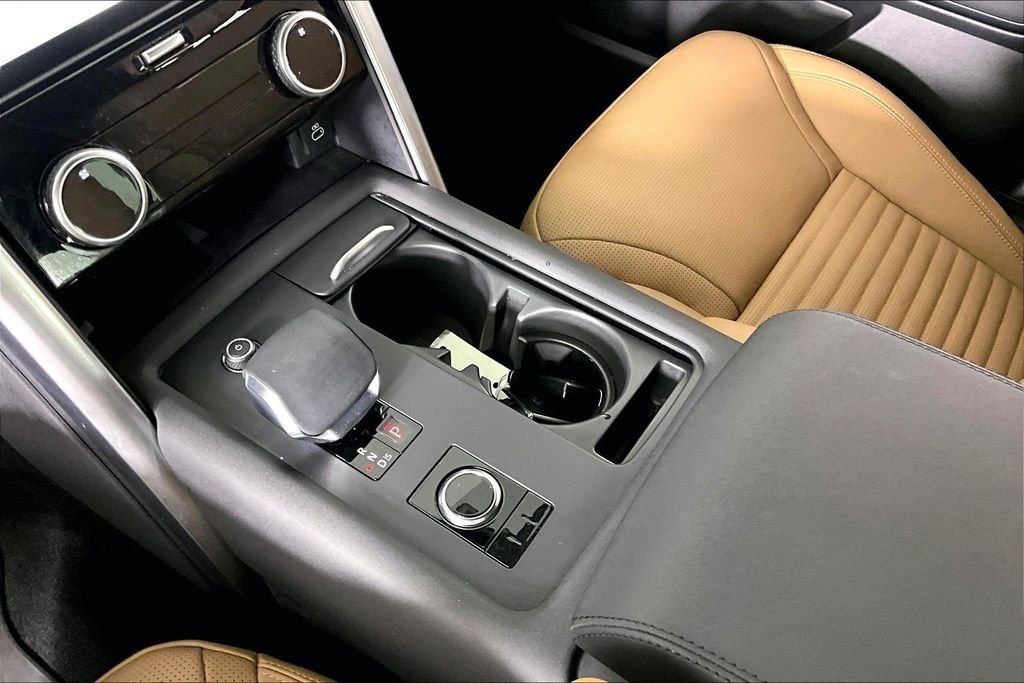 Used 2024 Black Land Rover Dynamic SE image 17