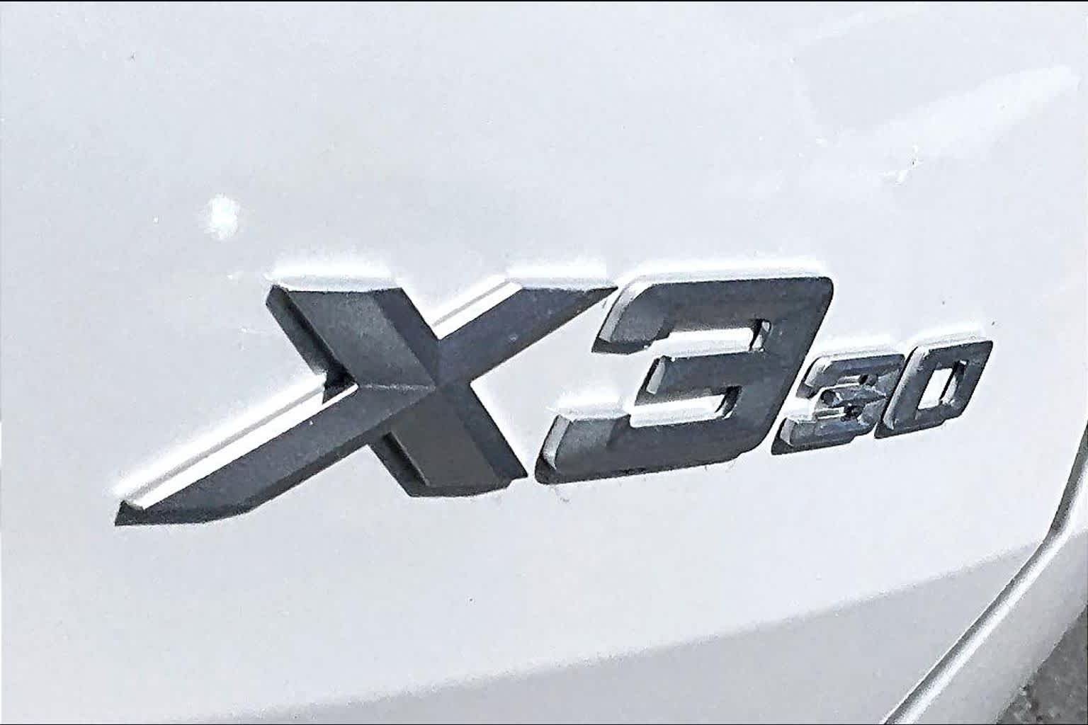 New 2026 Mineral White Metallic BMW 30 xDrive image 15