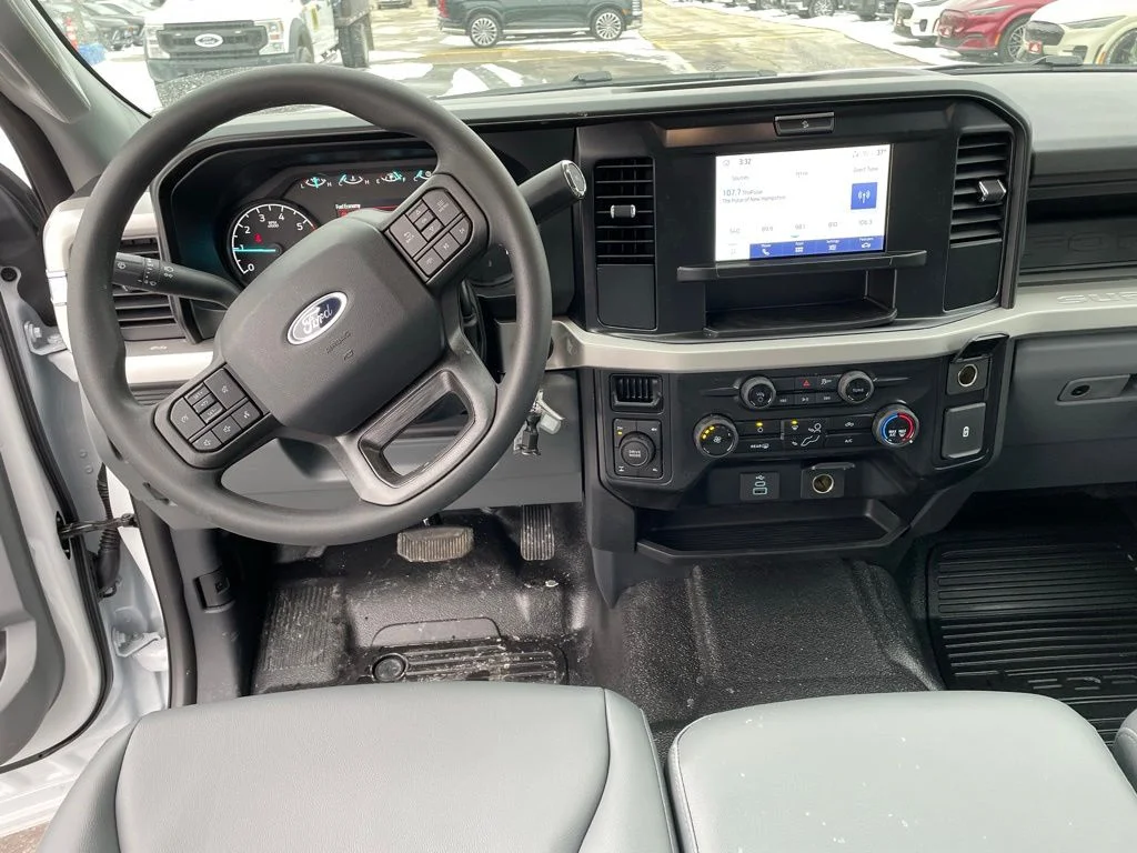 New 2026 OXFORD WHITE Ford XL image 5