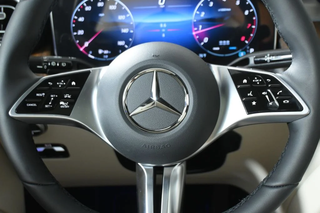 Used 2027 White Mercedes-Benz GLC 300 image 18