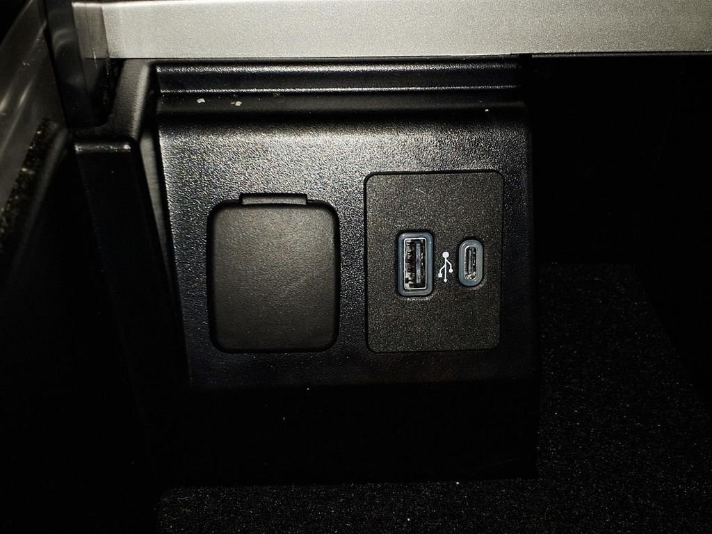 Used 2023 Gray Ford XLT image 25