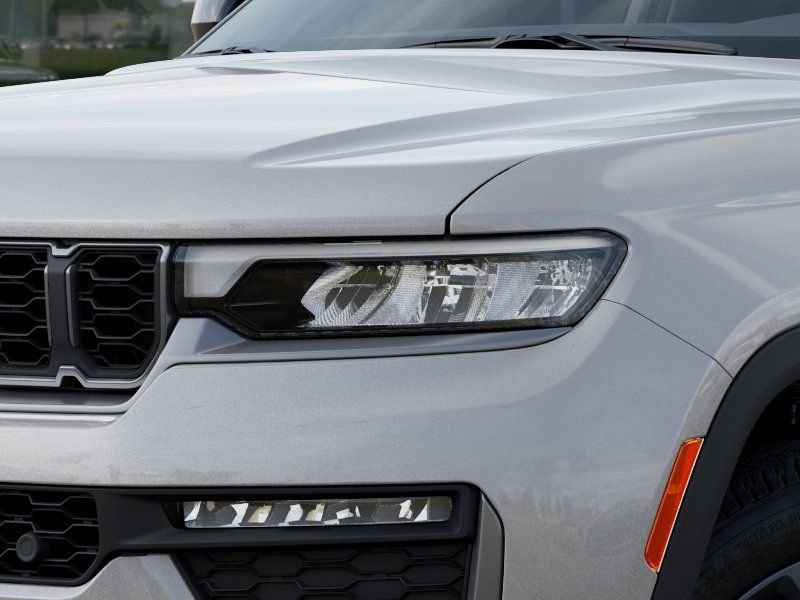 New 2026 Silver Zynith Exterior Paint Jeep Limited image 10