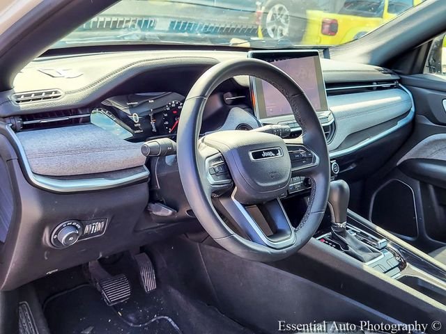 Used 2024 White Jeep Latitude Lux image 9