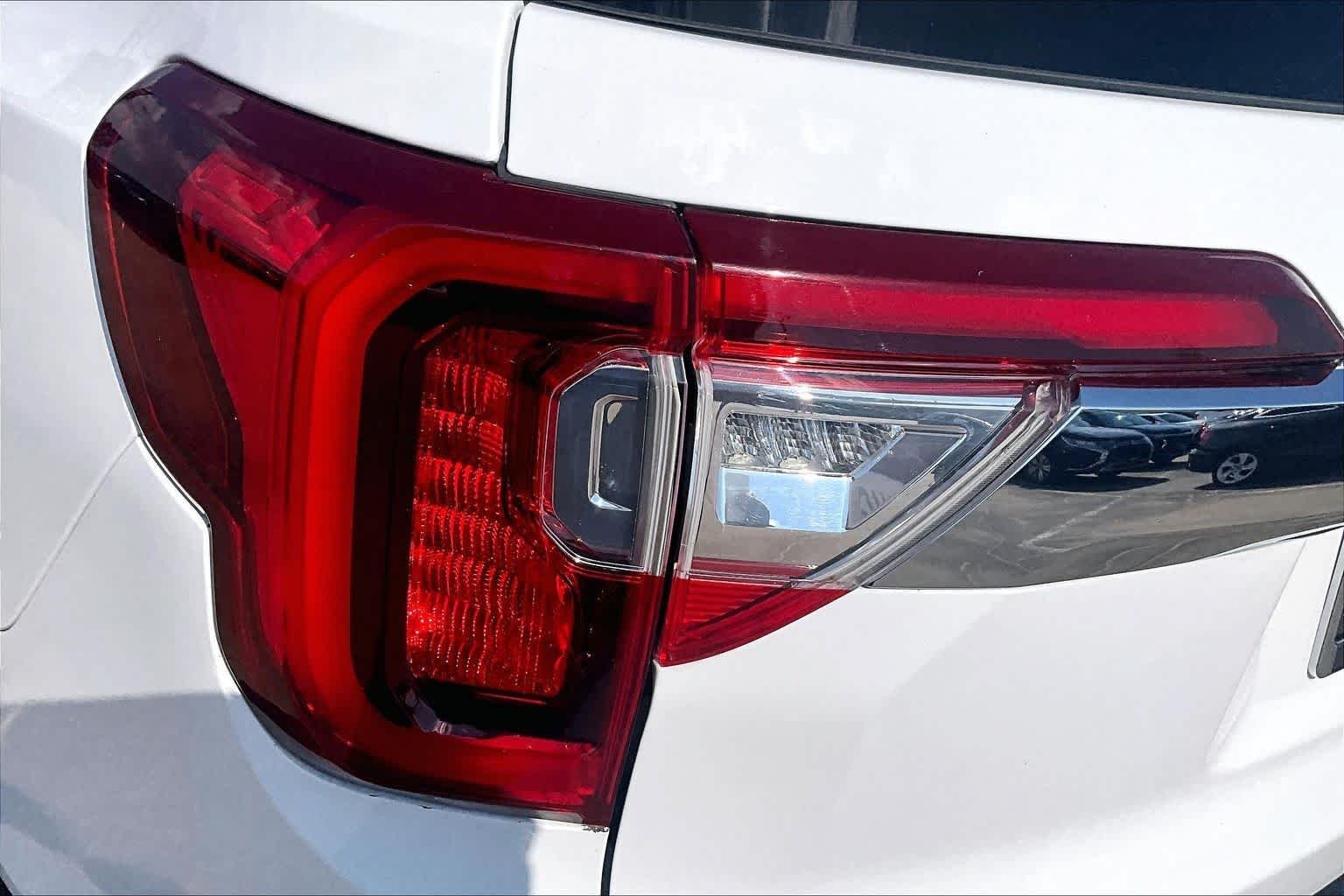 Used 2023 Summit White GMC SLE image 29