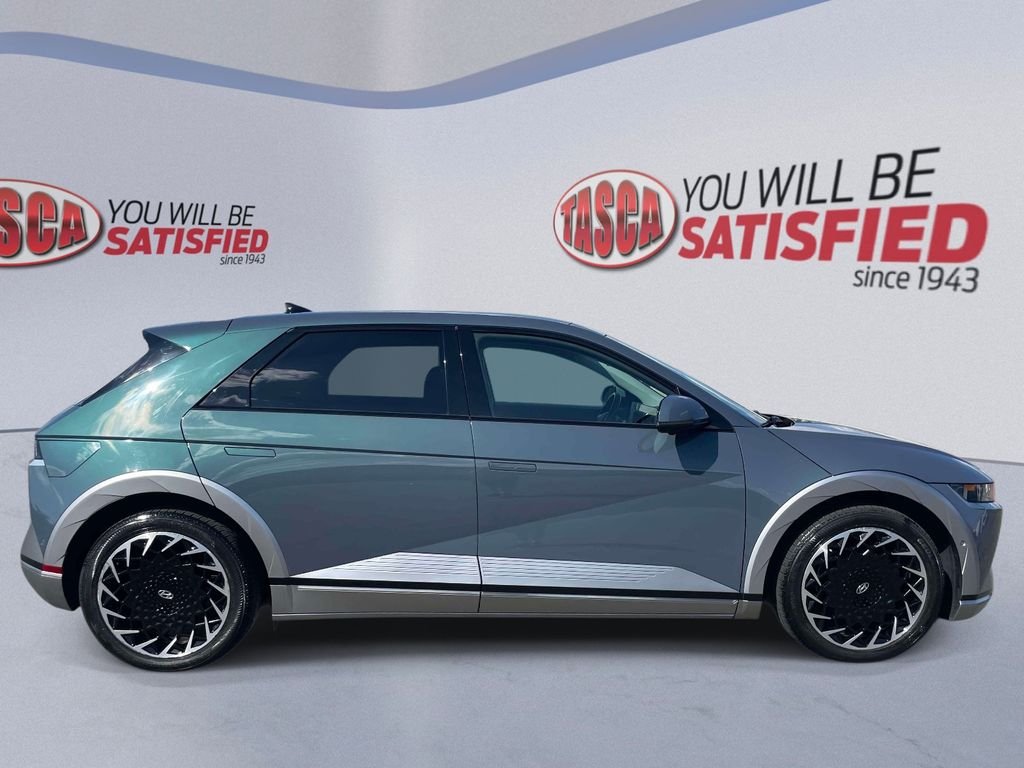 Used 2022 Green Hyundai Limited image 5