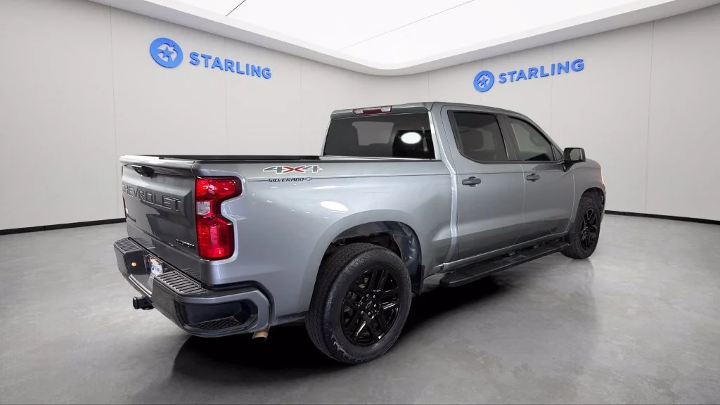 Used 2023 STERLING GRAY METALLIC Chevrolet Custom image 9