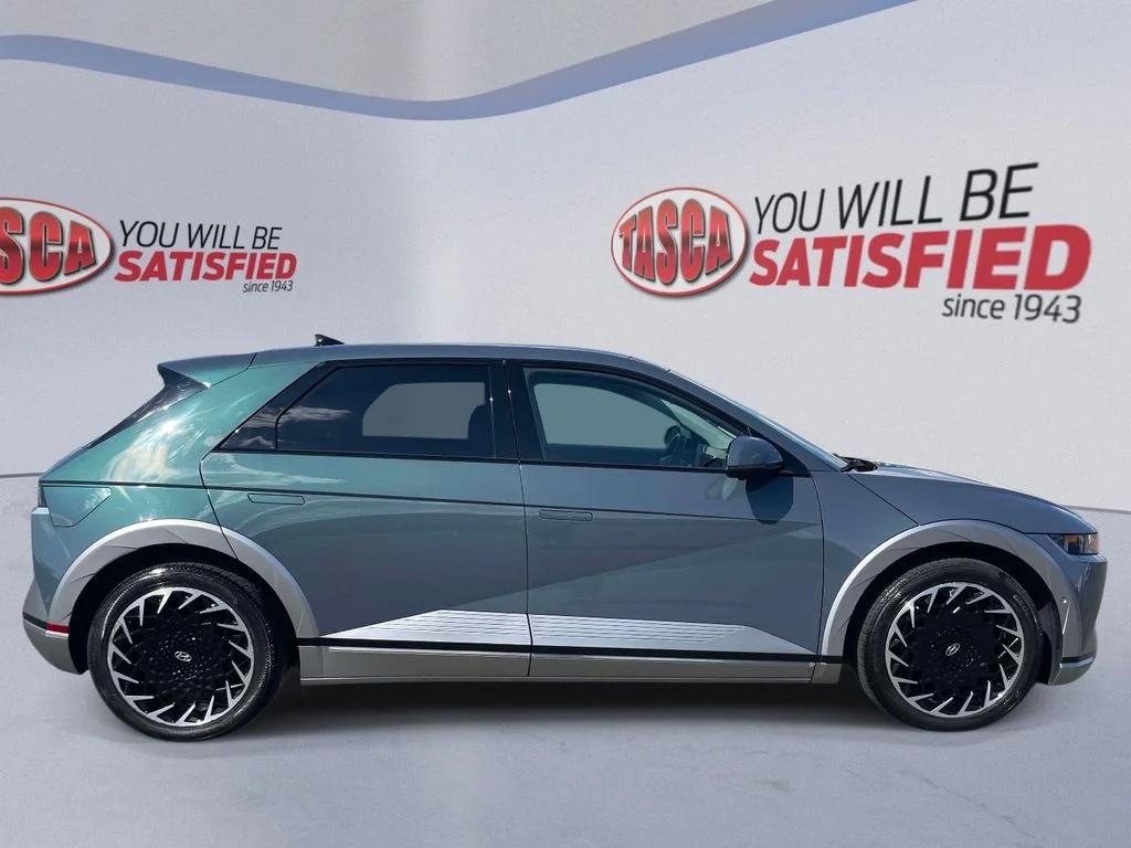 Certified Used 2022 Green Hyundai Limited image 5