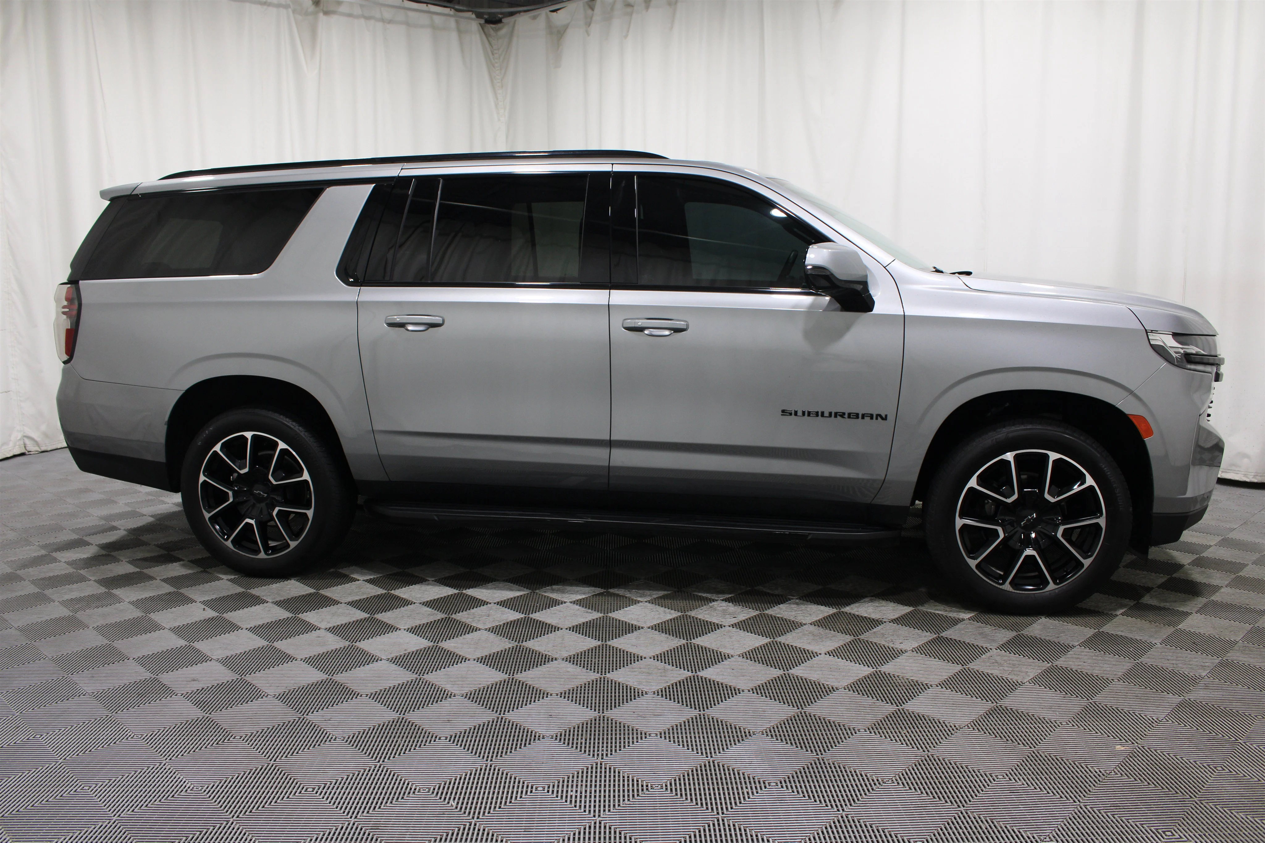 2024 Chevrolet Suburban RST - Photo 31