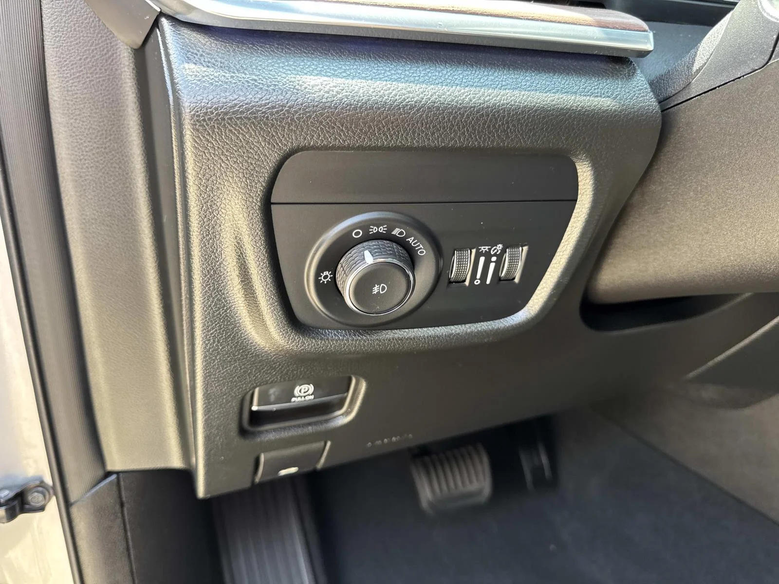 Used 2025 Silver Zynith Jeep Summit image 21