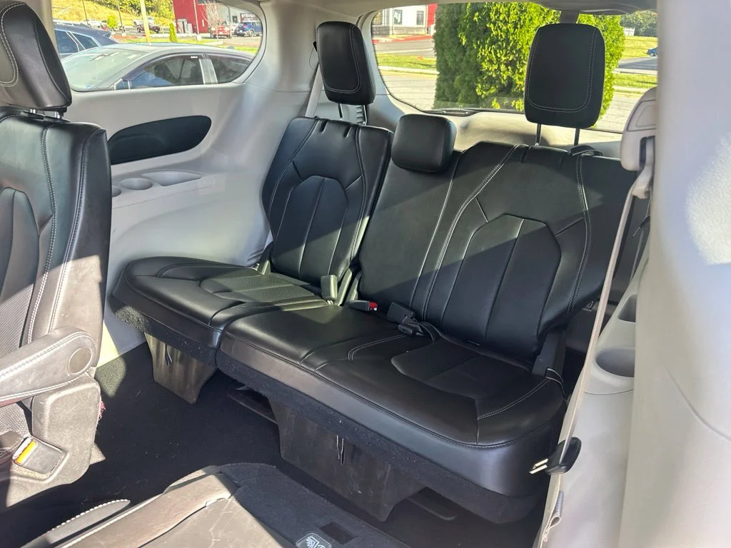 Used 2024 Silver Mist Clearcoat Chrysler Touring L image 11