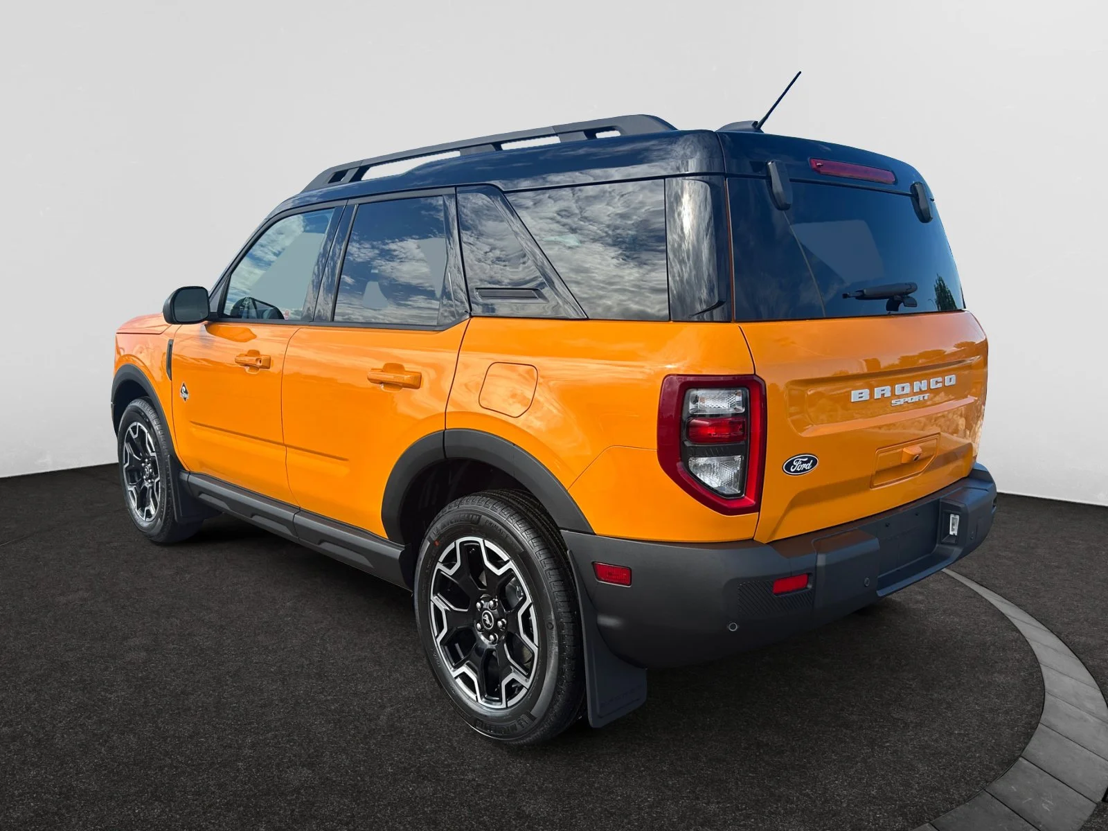 New 2026 Orange Fury Metallic Tri-Coat Ford Outer Banks image 3