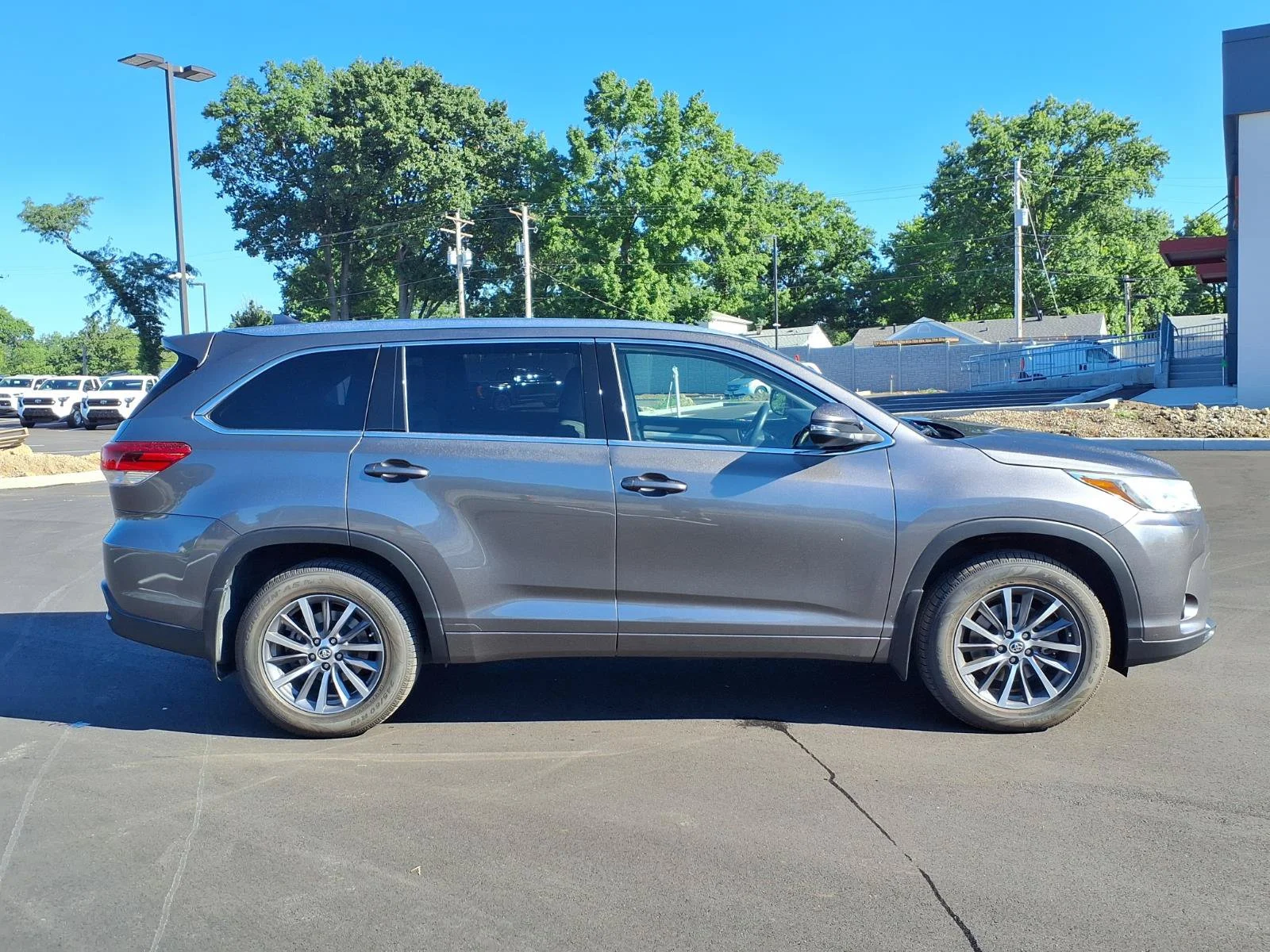 Certified Used 2018 Predawn Gray Mica Toyota XLE image 2