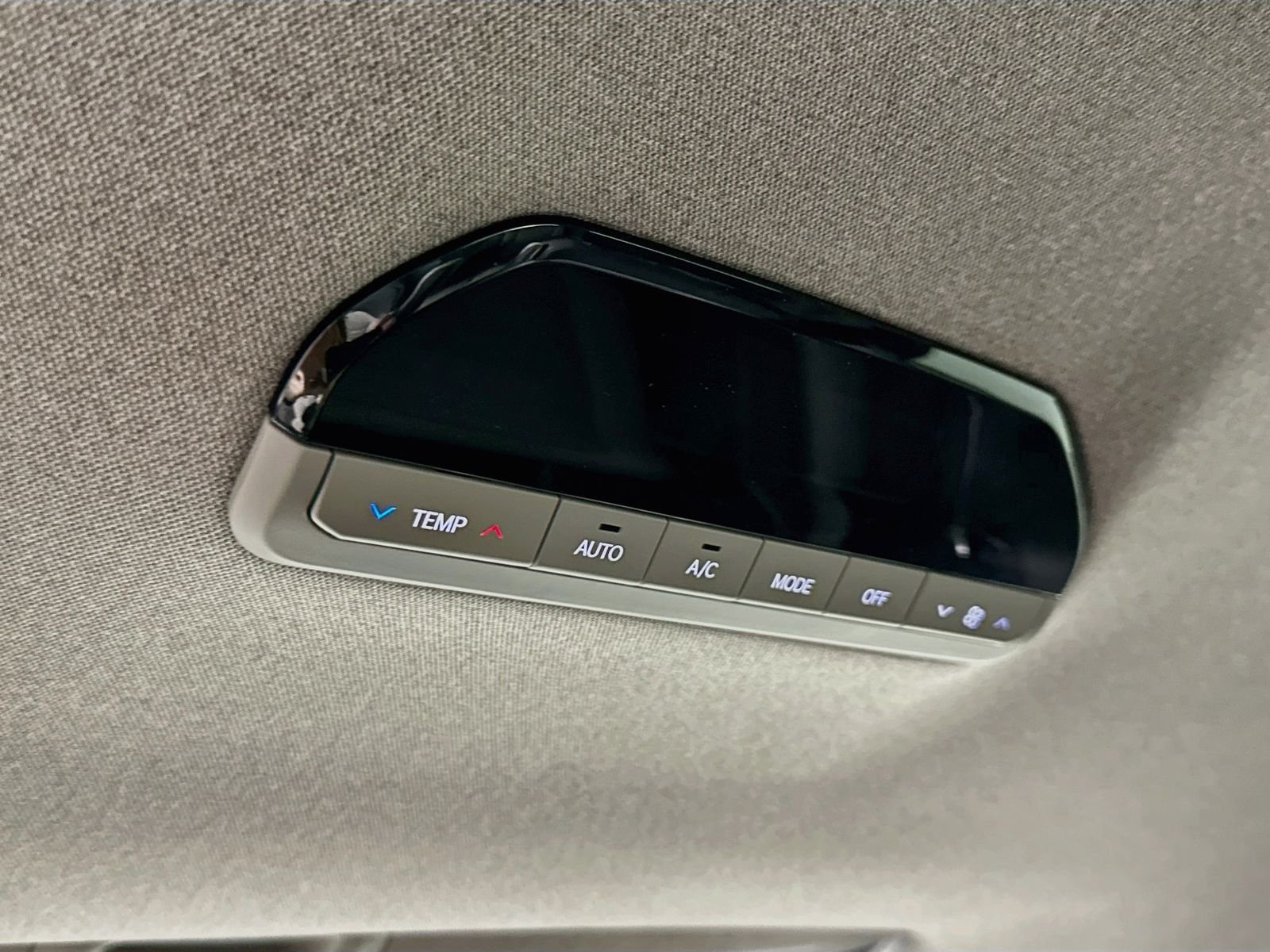 Used 2024 Ivory Silver Kia Land image 27