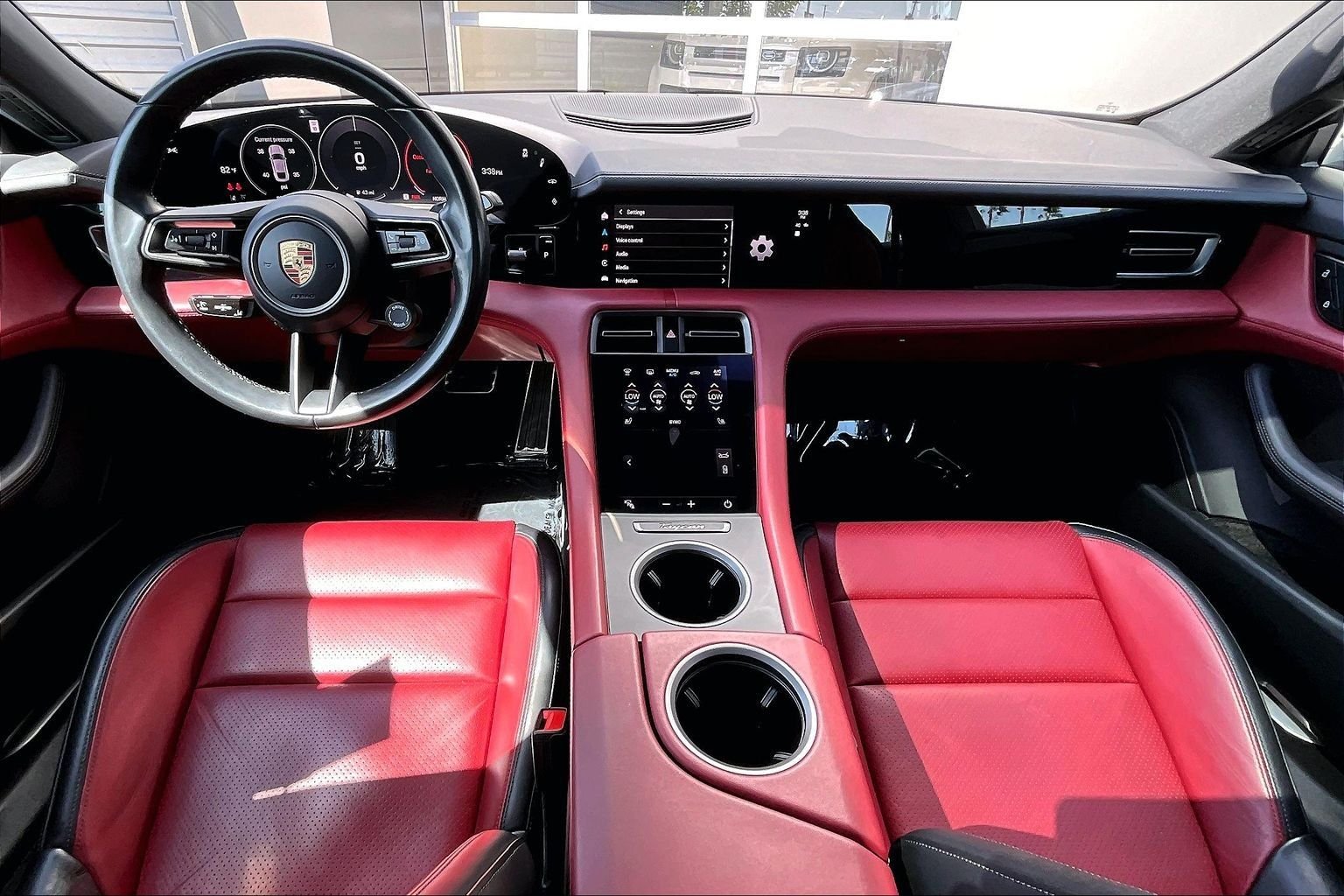 Used 2025  Porsche  image 15