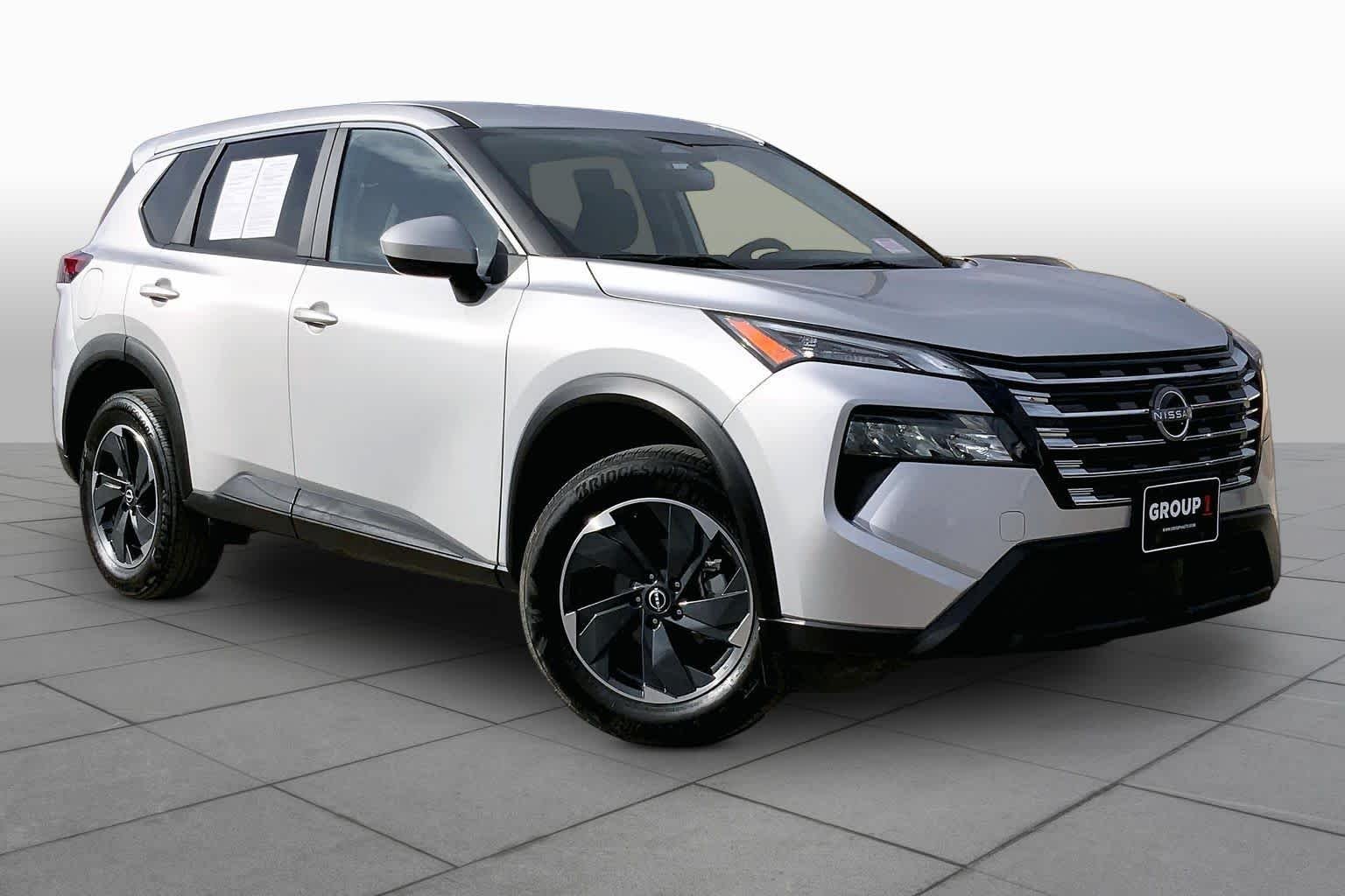 Used 2025 Brilliant Silver Metallic Nissan SV image 4