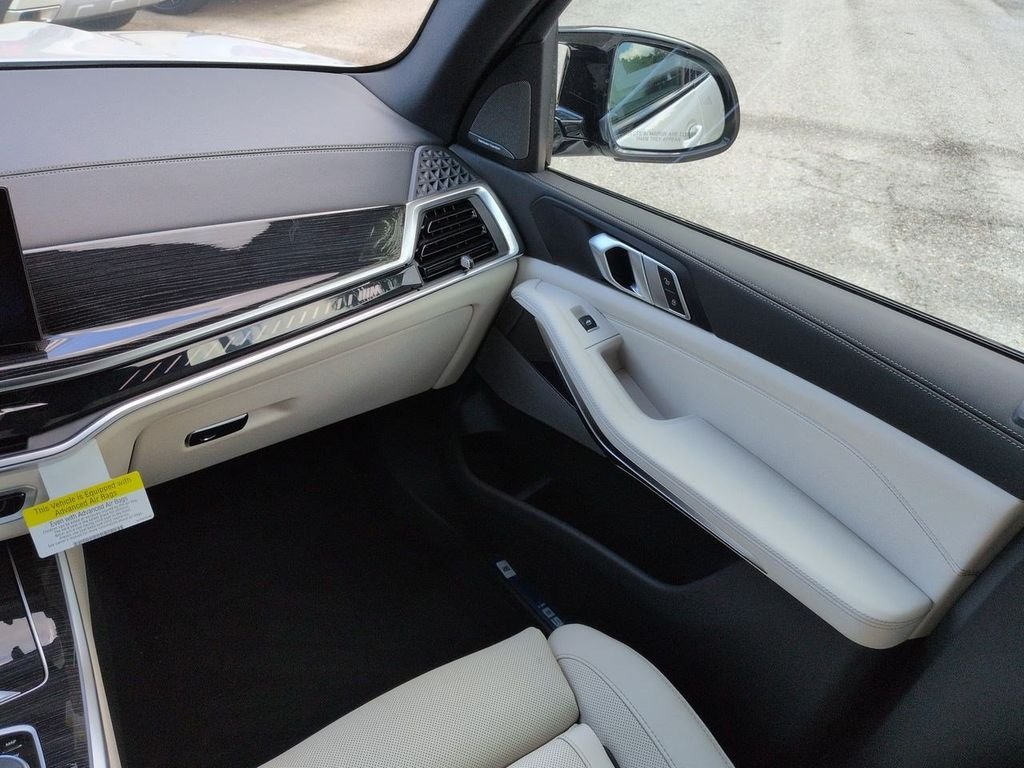 New 2026 White Metallic BMW M60i image 17
