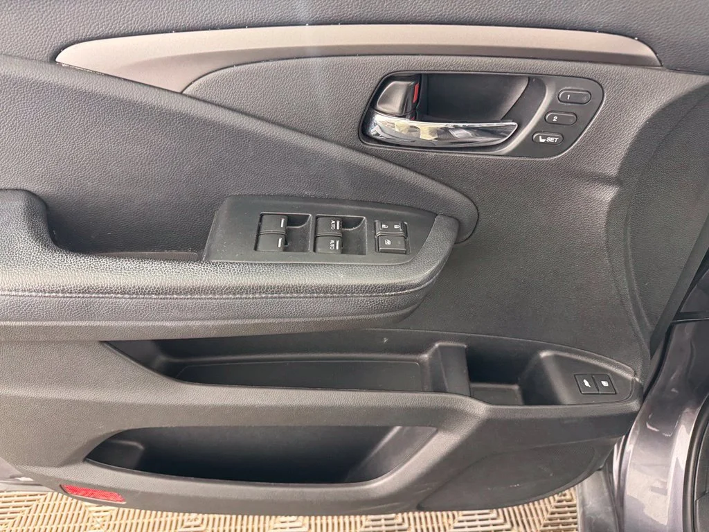 Used 2024 Black Ford Platinum image 21
