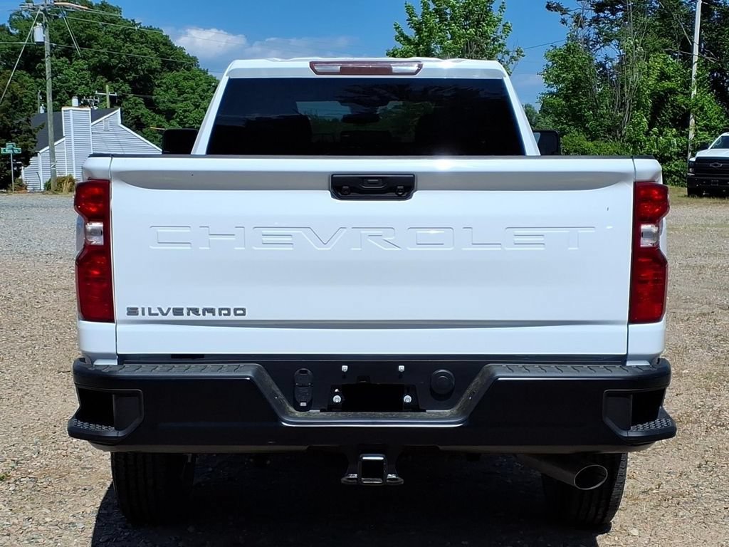 New 2026 Summit White Chevrolet WT image 5