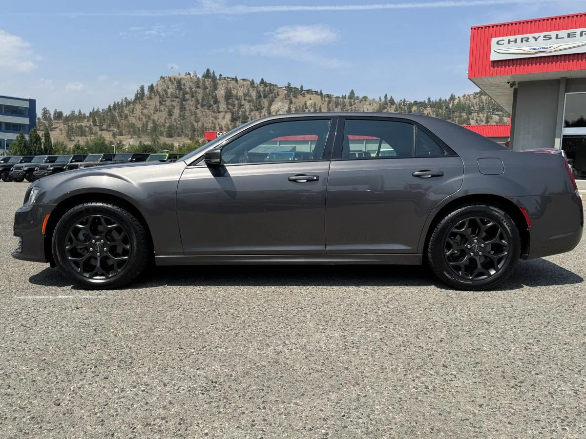 Used 2021 Black Chrysler S V6 Awd image 10