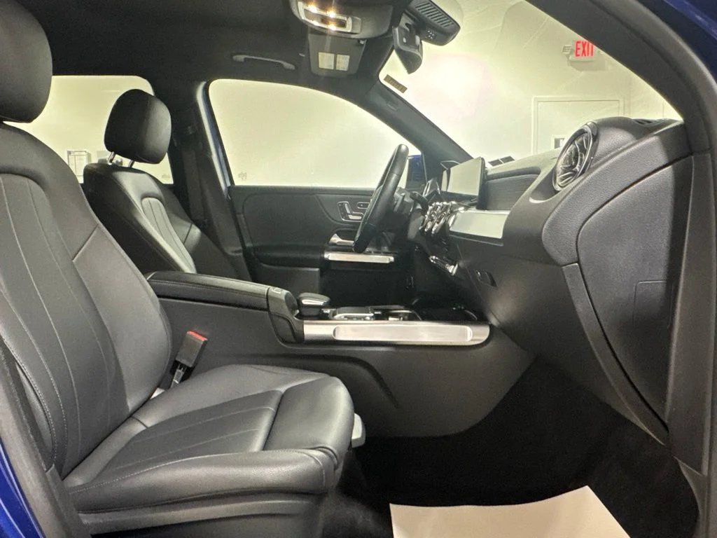 Used 2023 Galaxy Blue Metallic Mercedes-Benz GLB 250 image 28