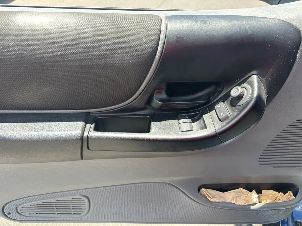 Used 2011 Blue Ford XLT image 21