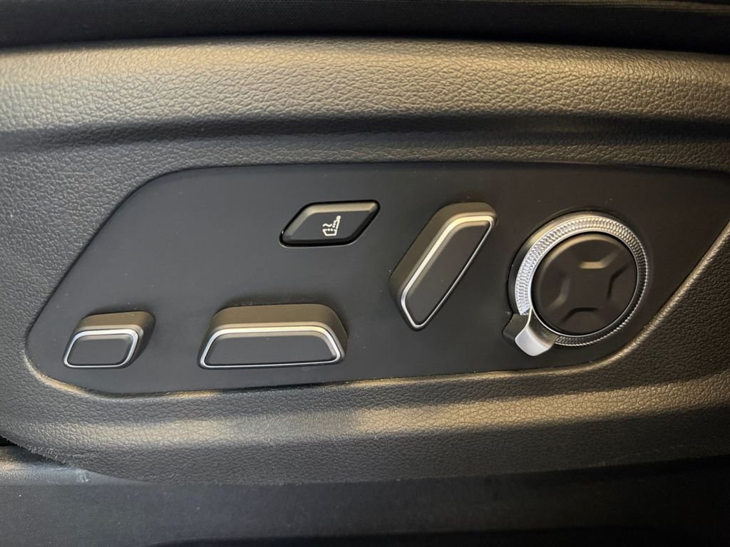 Used 2024 White Hyundai Calligraphy image 30
