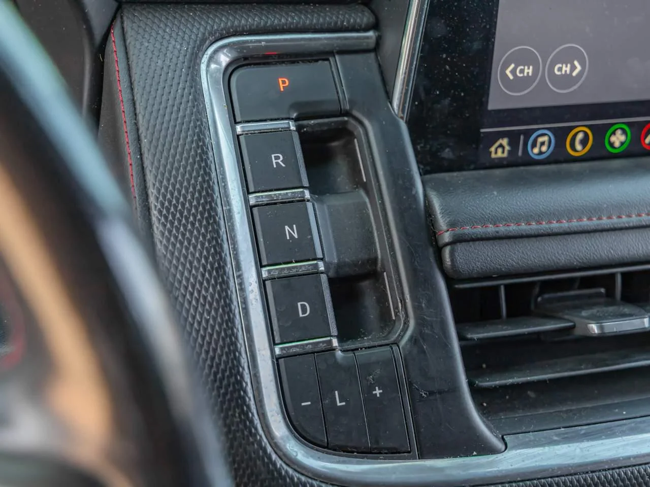 Used 2021 SUMMIT WHITE Chevrolet RST image 18