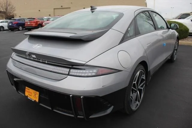 Used 2024 Silver Hyundai SEL image 3