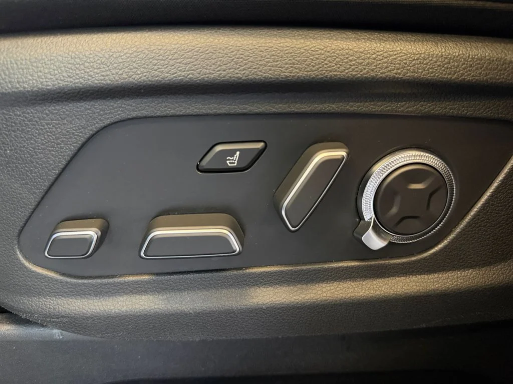 Used 2024 White Hyundai Calligraphy image 30