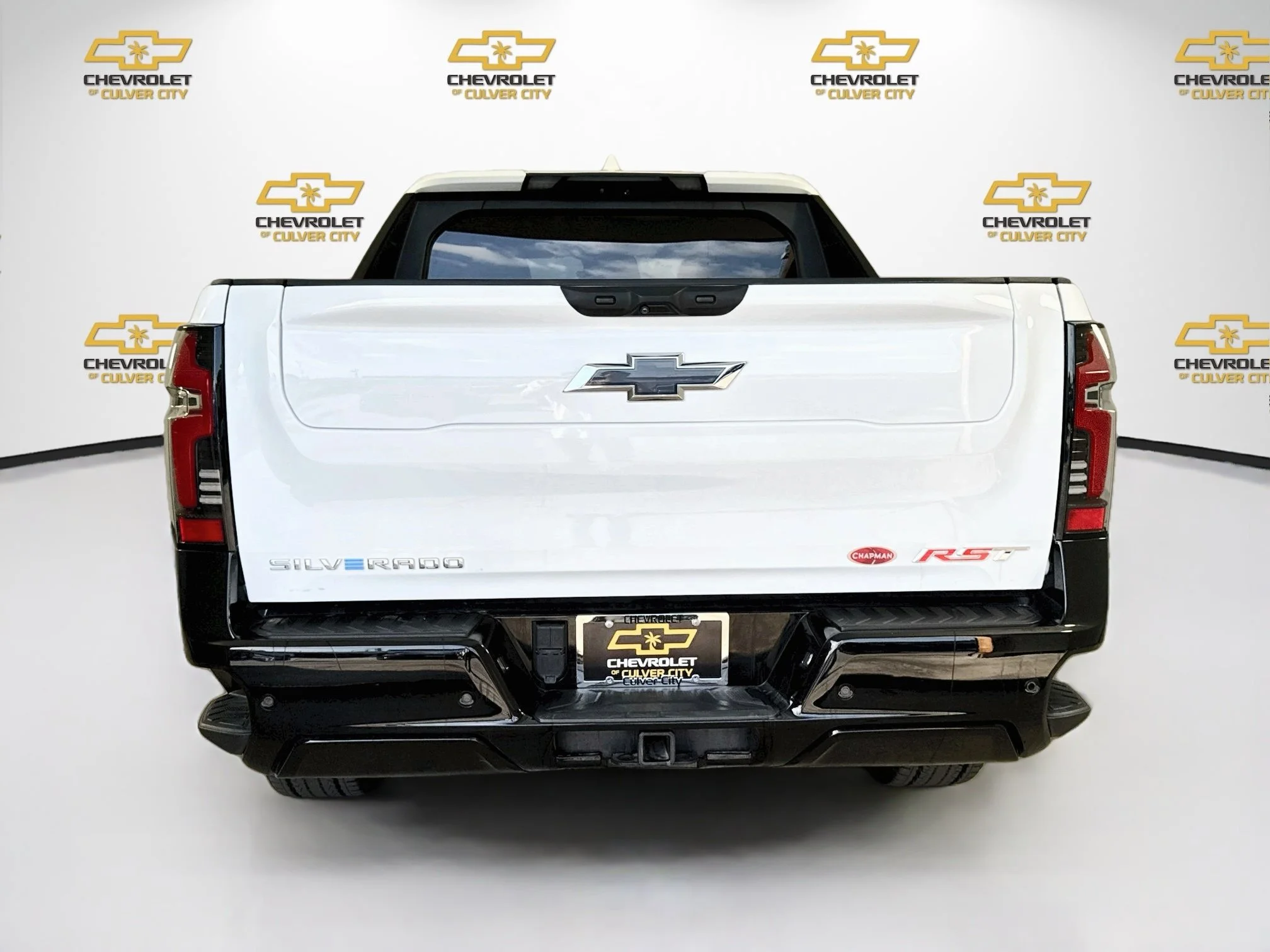 Used 2025 Summit White Chevrolet RST - Extended Range image 7