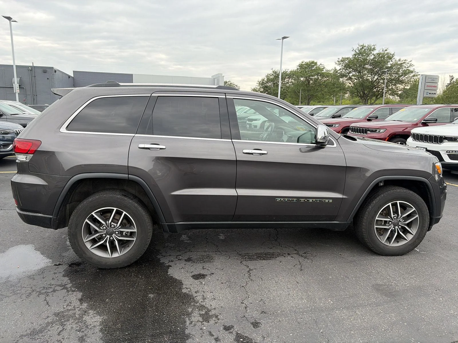 Used 2021 Granite Crystal Metallic Clearcoat Jeep Limited image 8