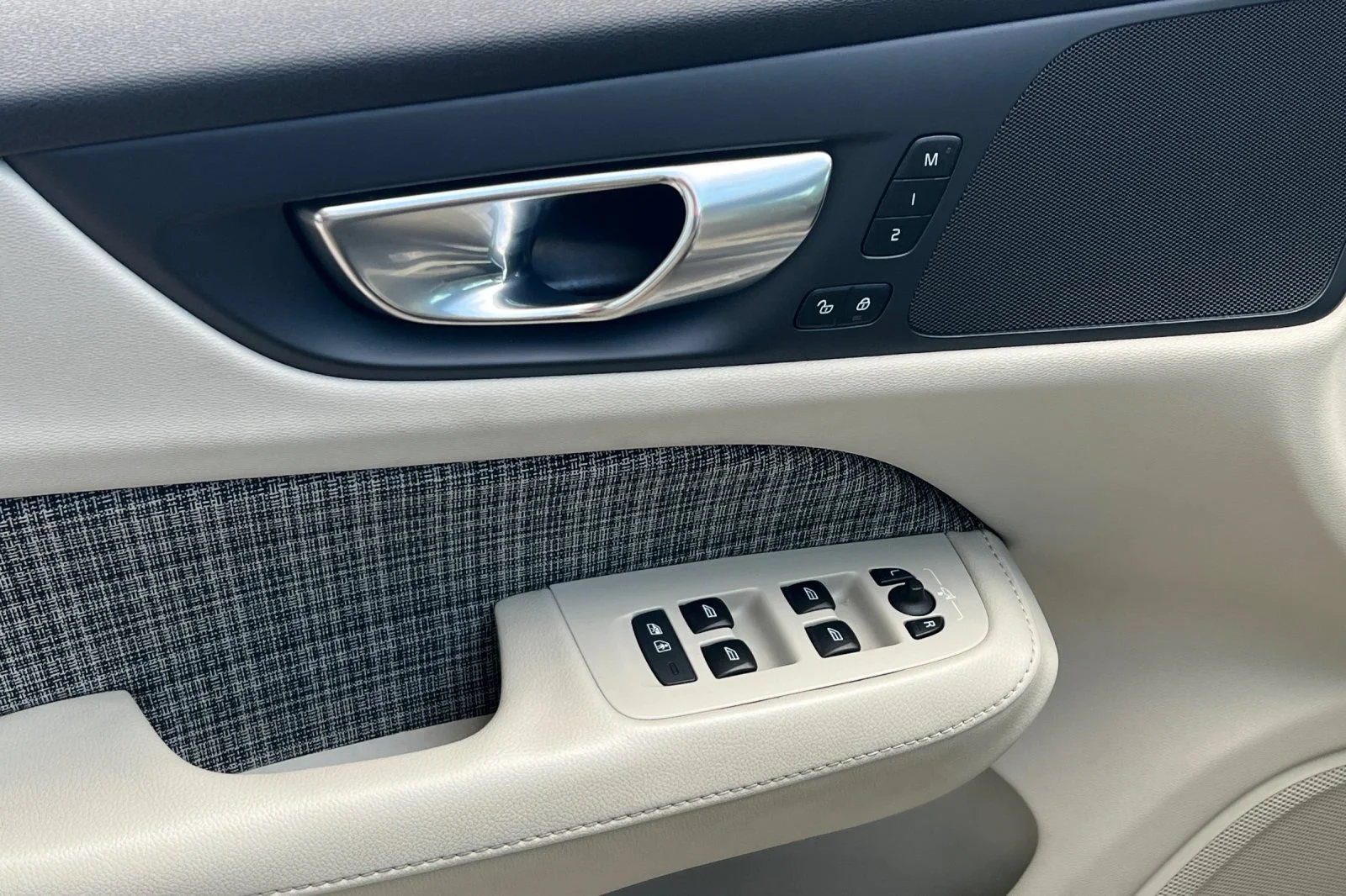 Used 2021 Gray Volvo Momentum image 11