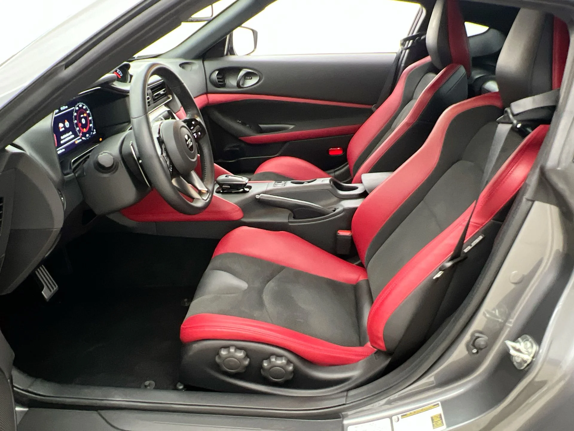 Used 2025 Gray Nissan Performance image 8